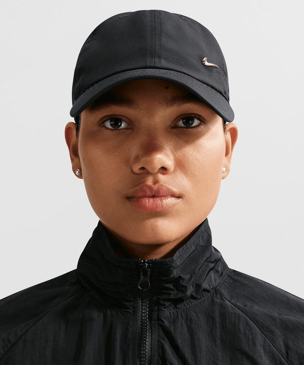 Nike Dri-FIT Club Unstructured Metal Swoosh Cap
