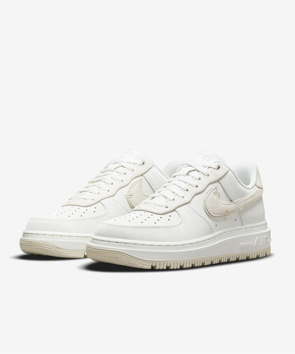 Nike Air Force 1 Luxe - Görsel 3