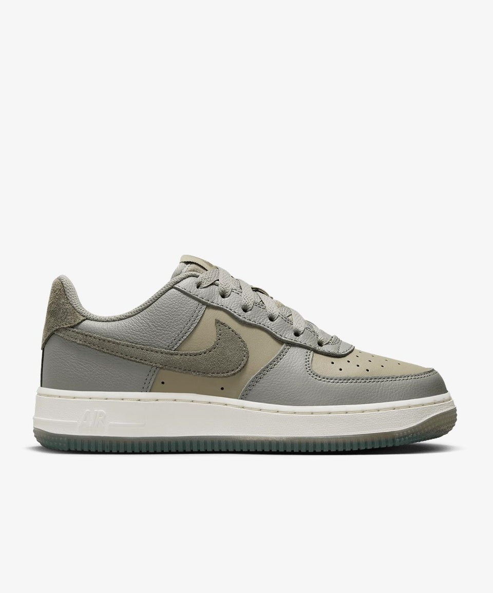 Nike Air Force 1 Lv8 (Gs) - Görsel 2