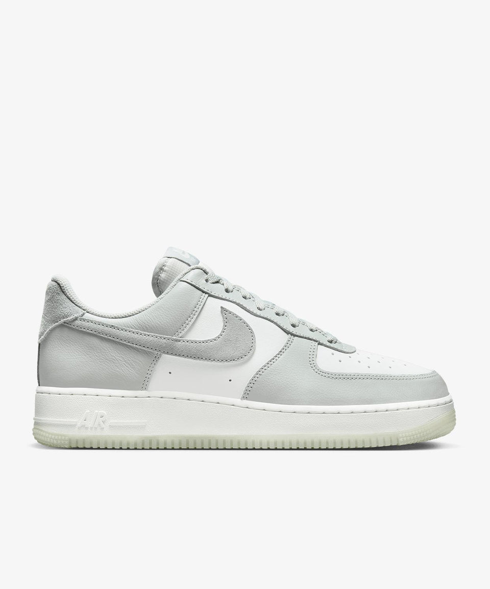 Nike Air Force 1 '07 Lv8 - Görsel 2