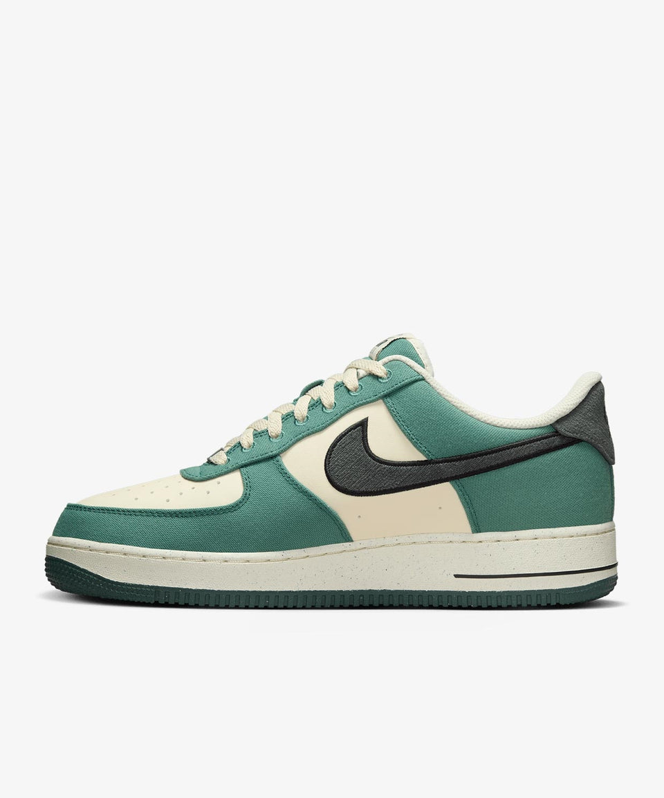 Nike Air Force 1 '07 Lv8 - Görsel 3