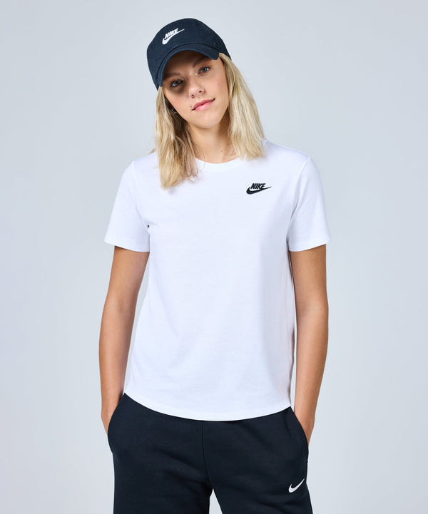 Nike Sportswear Club Essentials T-Shirt