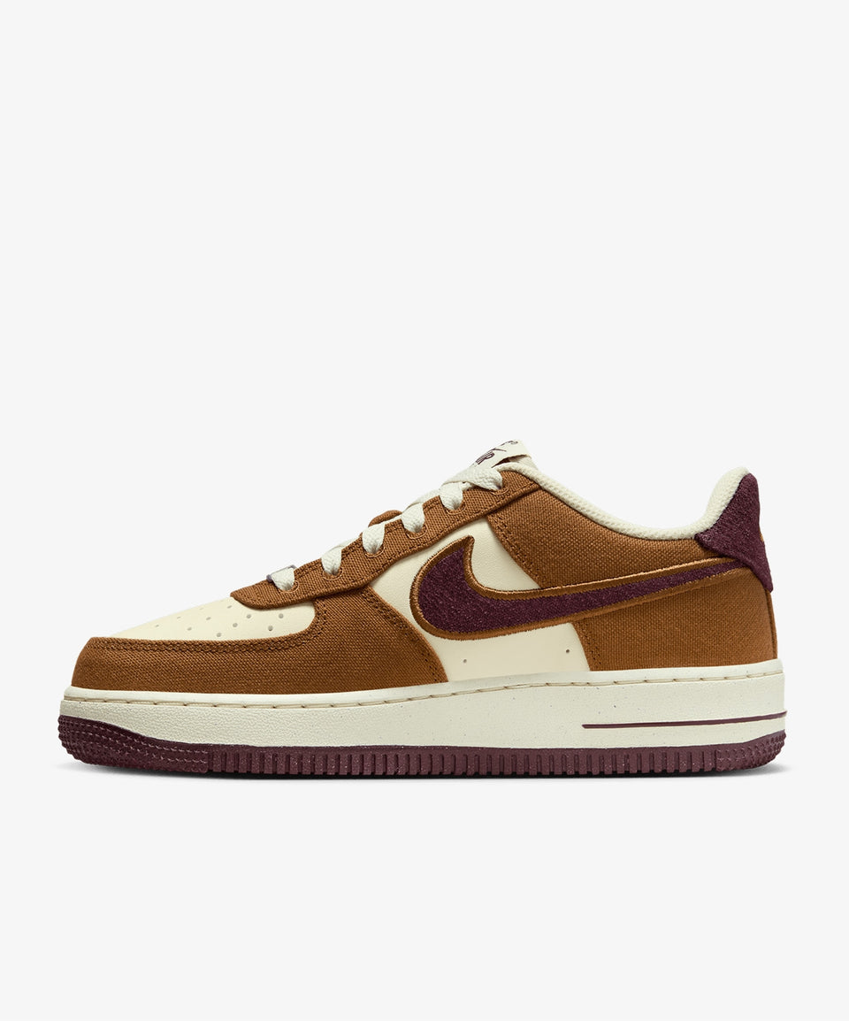 Nike Air Force 1 Lv8 (Gs) - Görsel 3
