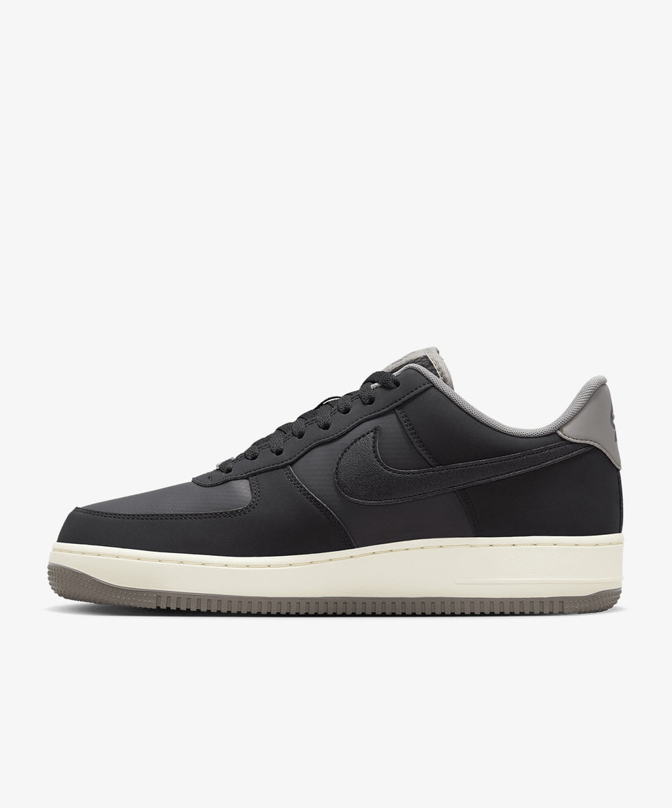 Nike Air Force 1 07 LV8 - Görsel 3