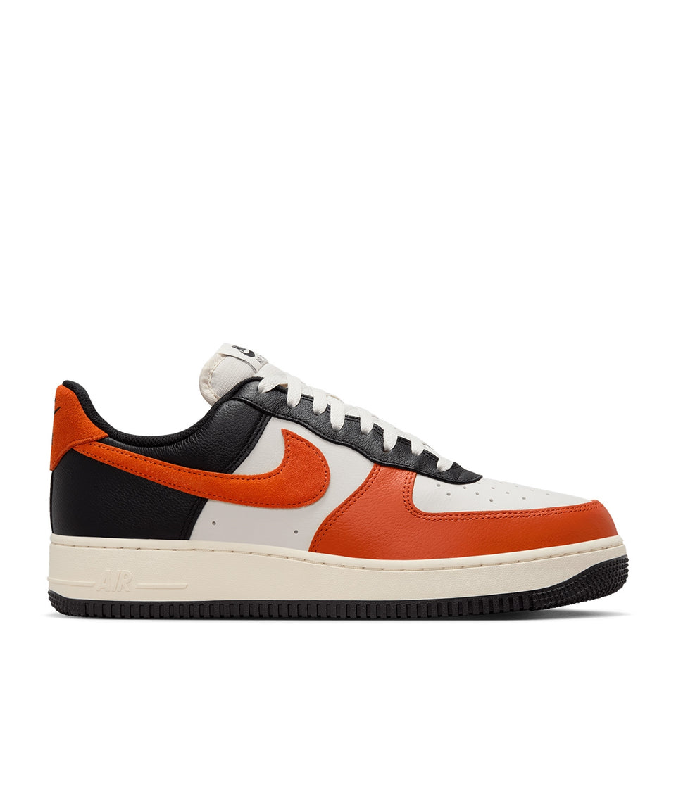 Nike Air Force 1 07 LV8 - Görsel 2