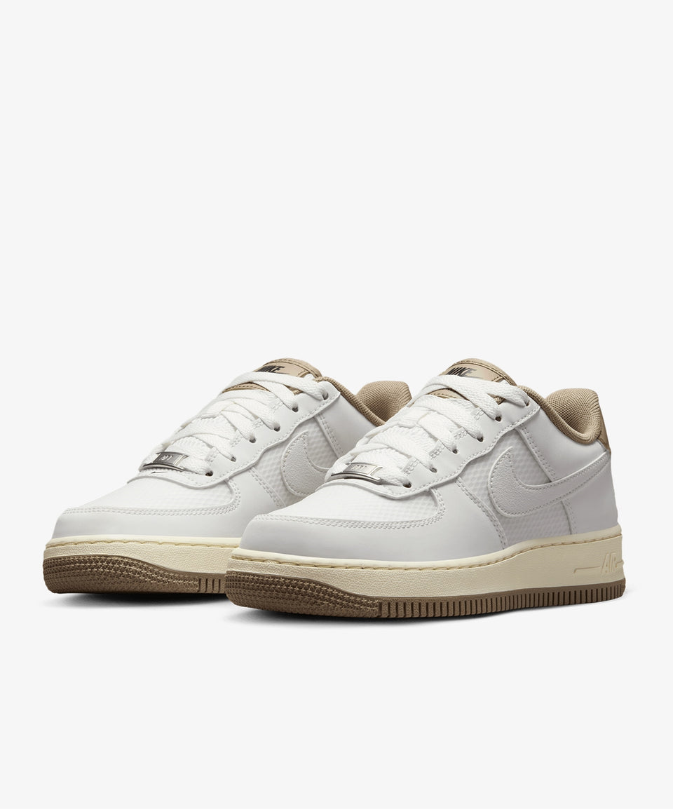 Nike Air Force 1 LV8 (Gs) - Görsel 4