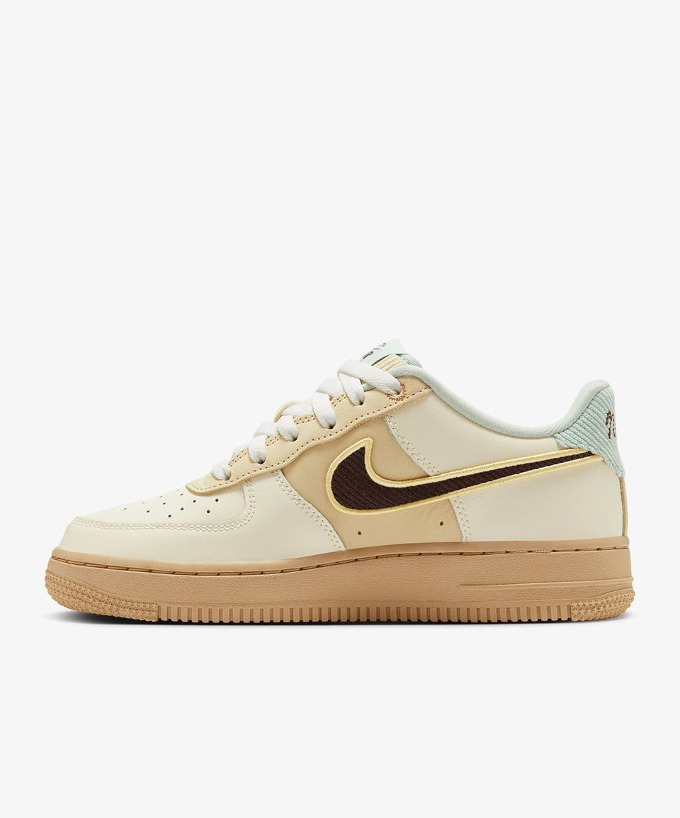 Nike Air Force 1 LV8 (Gs) - Görsel 3