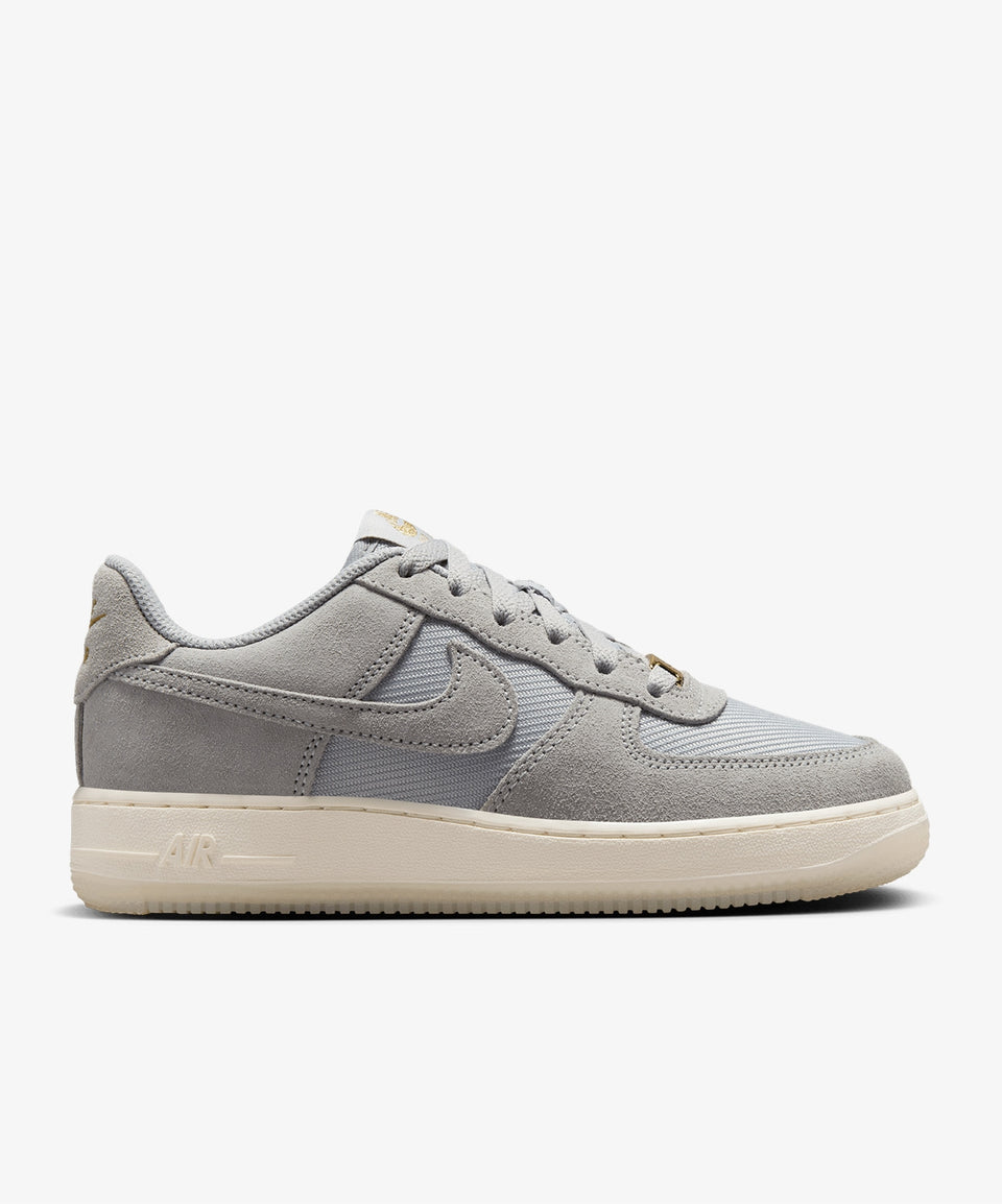 Nike Air Force 1 LV8 (Gs) - Görsel 2