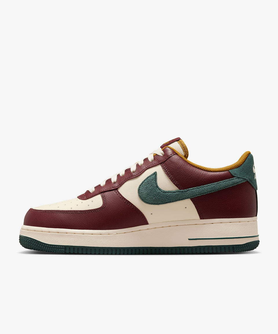 Nike Air Force 1 07 LV8 - Görsel 3