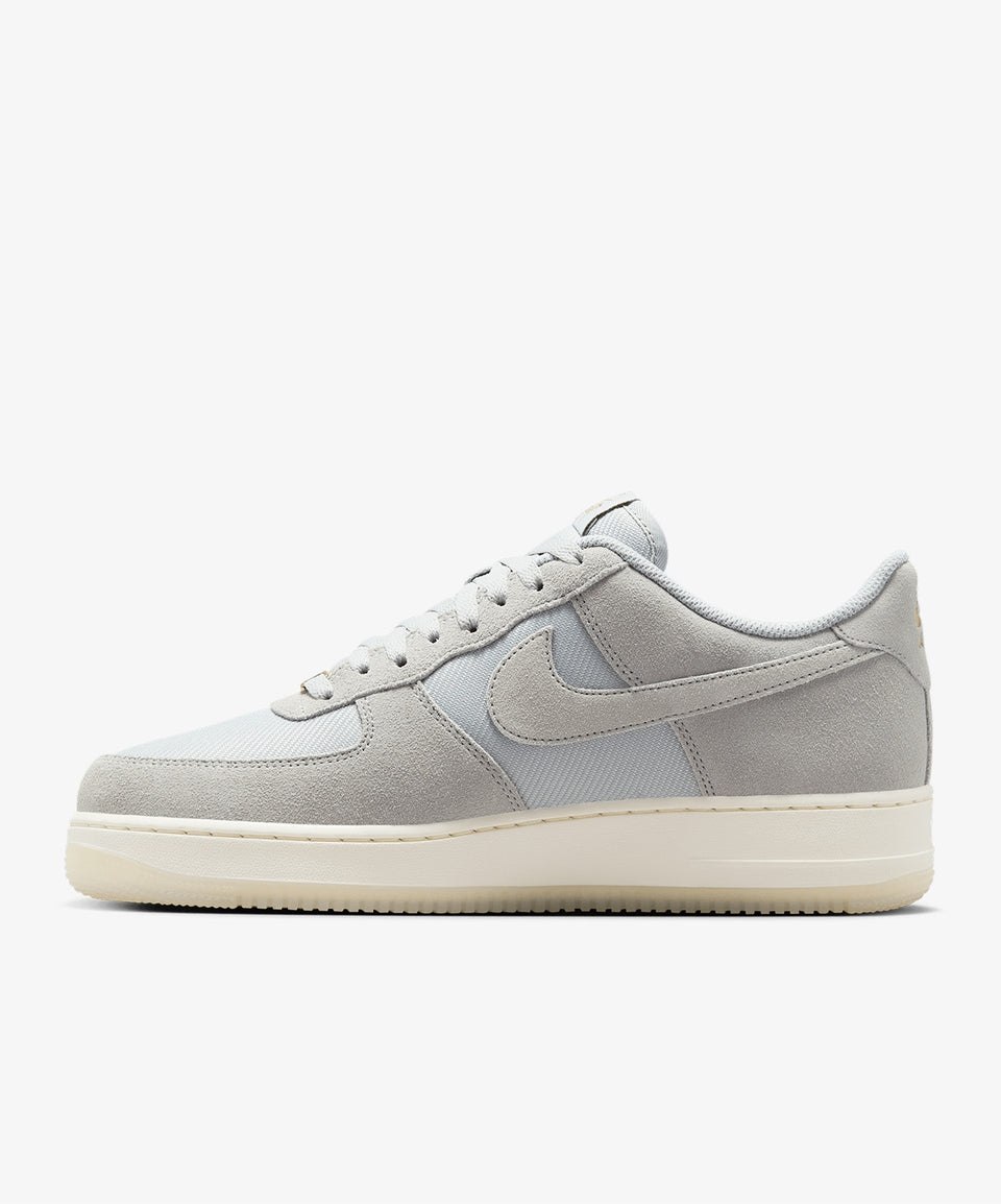 Nike Air Force 1 07 LV8 - Görsel 3