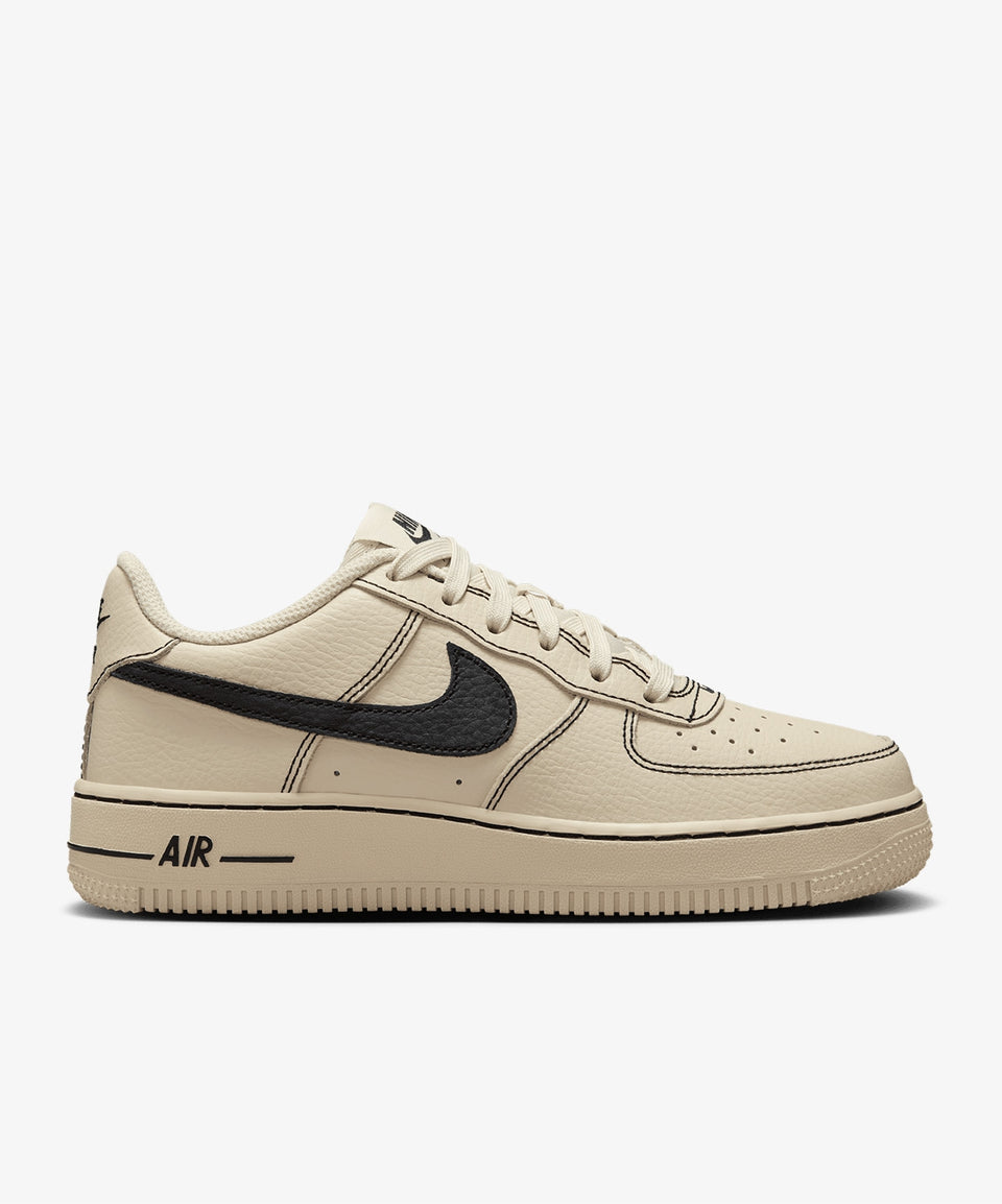 Nike Air Force 1 LV8 (Gs) - Görsel 2