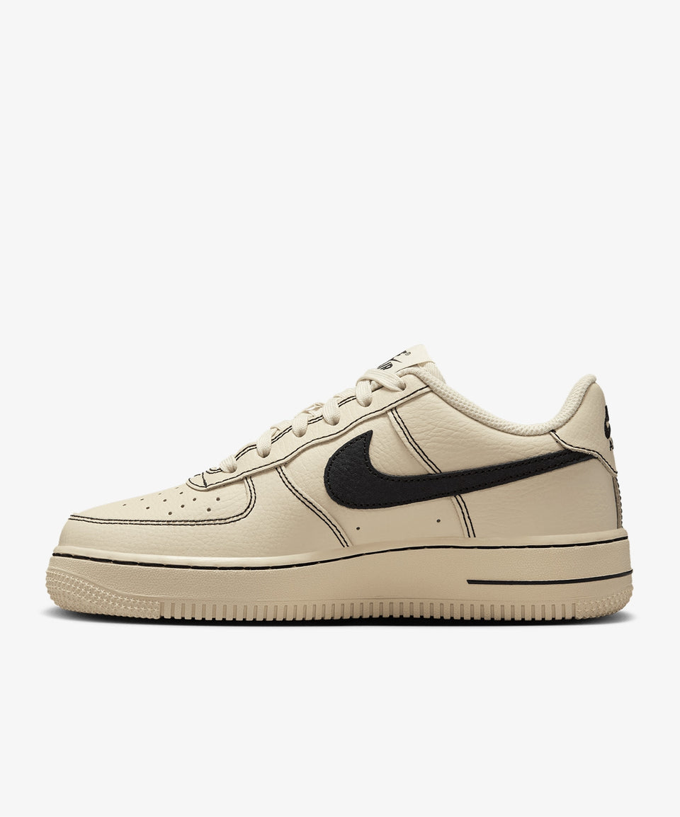 Nike Air Force 1 LV8 (Gs) - Görsel 3