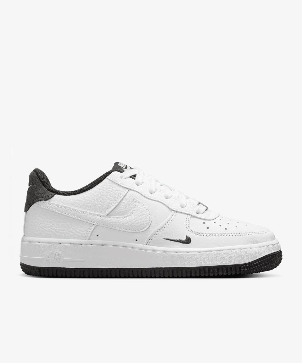 Nike Air Force 1 LV8 (Gs) - Görsel 2